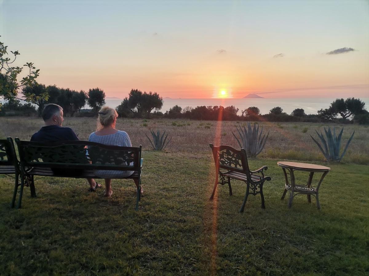 Agriturismo Ninea Ricadi Eksteriør billede