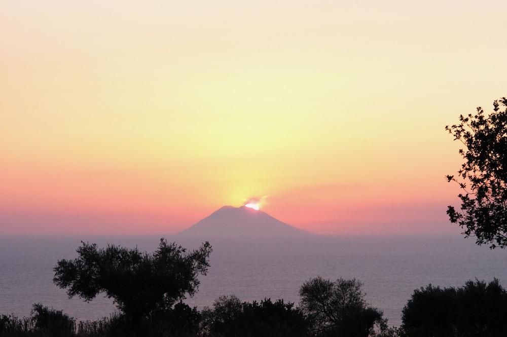 Agriturismo Ninea Ricadi Eksteriør billede