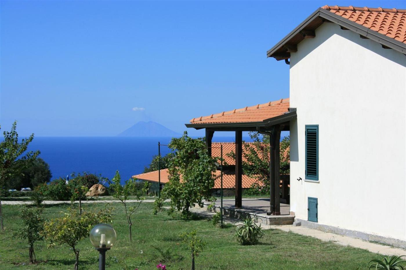 Agriturismo Ninea Ricadi Eksteriør billede