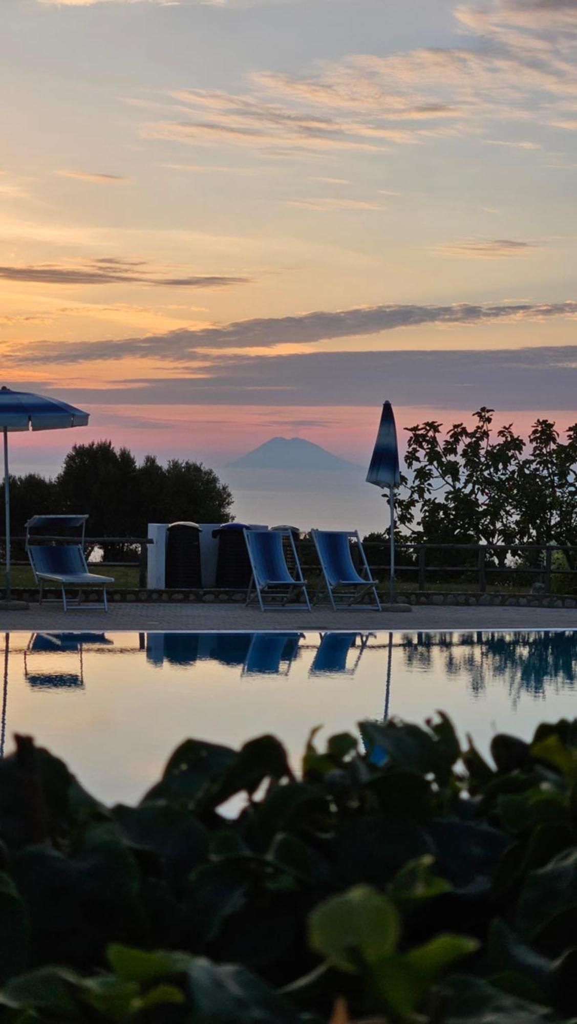 Agriturismo Ninea Ricadi Eksteriør billede