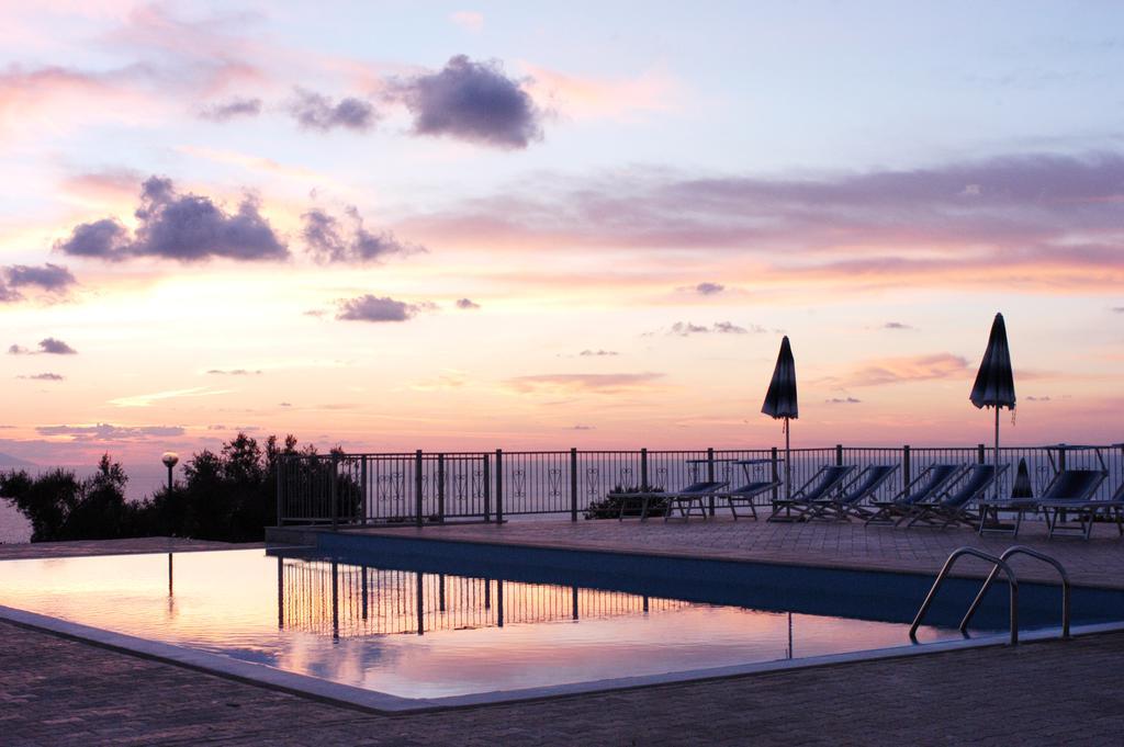 Agriturismo Ninea Ricadi Eksteriør billede